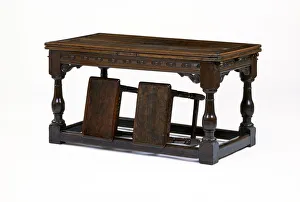 <b class=qtipBold><figcaption>Draw-leaf table</figcaption></b><br>Draw-leaf table made from oak with carved friezes, made in England c.1600-1650. Date: c.1600-1650<br><em>© The Geffrye Museum of the Home / Mary Evans Picture Library</em> Draw-leaf table