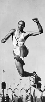Angeles Gallery: Ed Gordon in the long jump in 1932 Olympic Games