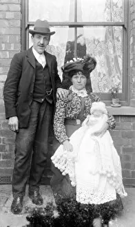 Hatters Gallery: Edwardian family group outside house