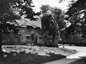 English Thatched Cottage English Thatched Cottage