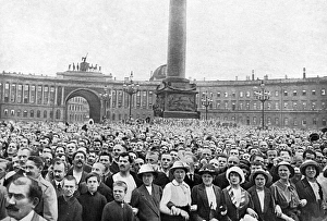 Enthusiastic Russians at the beginning of World War I Enthusiastic Russians at the beginning of World War I