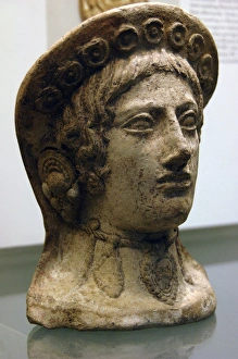 Etruscan votive head of a woman. Terracotta. 325-300 BC Etruscan votive head of a woman. Terracotta. 325-300 BC