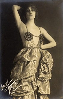 Silk Gallery: Exotic dancer / performer - Italy