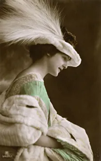 Fabulous Feather Headdress - 1920s Fashion Fabulous Feather Headdress - 1920s Fashion