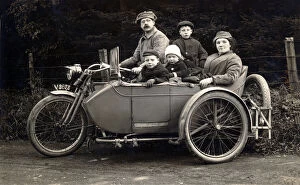Motorcyclist Gallery: Family on a 1910 Harley Davidson motorcycle & sidecar