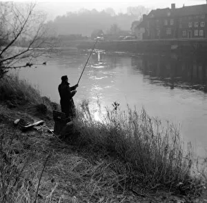 Images Dated 4th December 2009: Fishing at Bewdley, Worcestershire