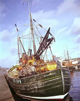 Crew Gallery: Fishing trawler and crew, Resplendent, Scotland