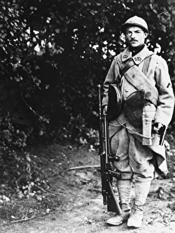 <b class=qtipBold><figcaption>French machine-gunner 1916</figcaption></b><br>French machine-gunner of the 10th Army with a CSRG Chauchat machine gun in the Somme area on the French front during World War I in August 1916<br><em>© Mary Evans/Robert Hunt Collection/Imperial War Museum</em> French machine-gunner 1916