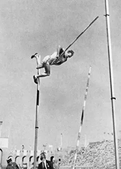 Angeles Gallery: G Jefferson fails at pole vault, 1932 Olympics