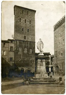 Garibaldi Square and Tower, Todi, Umbria, Italy Garibaldi Square and Tower, Todi, Umbria, Italy