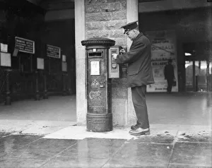 Images Dated 7th February 2008: George V Pillar Box