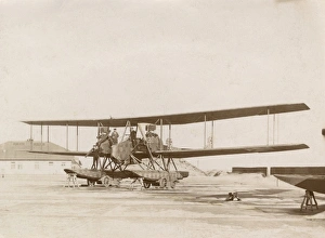 <b class=qtipBold><figcaption>German seaplane on a beach, WW1</figcaption></b><br>A German seaplane on a beach during the First World War. Date: 1914-1918<br><em>© Robert Hunt Library/Mary Evans</em> German seaplane on a beach, WW1