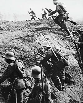 Trenches Gallery: German trench attack WWI