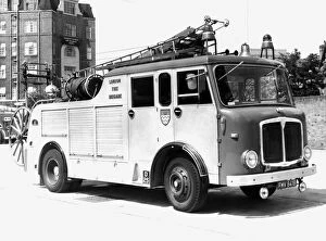 Images Dated 31st May 1965: GLC-LFB - Dual purpose pump-escape fire engine