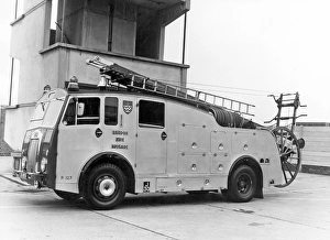 Images Dated 31st May 1965: GLC-LFB - Dual purpose pump-escape fire engine