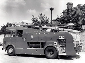 Images Dated 31st May 1965: GLC-LFB - Dual purpose pump fire engine