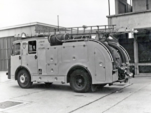 Images Dated 31st May 1965: GLC-LFB - Dual purpose pump fire engine