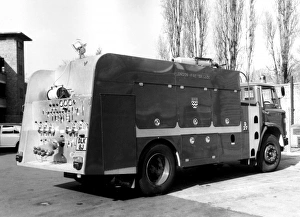 Images Dated 31st May 1965: GLC-LFB - Foam Tender at Heston