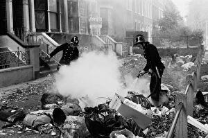 Images Dated 31st May 1970: GLC-LFB Refuse collection strike and rubbish fires