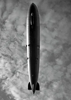 Images Dated 1st August 2015: Graf Zeppelin airship in flight