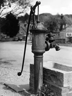 Images Dated 8th April 2011: Hambledon Water Pump