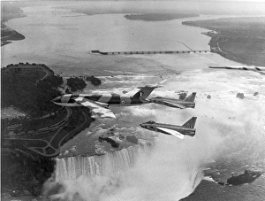 Handley Page Victor K1 refuels 2 English Electric Lightnings Handley Page Victor K1 refuels 2 English Electric Lightnings