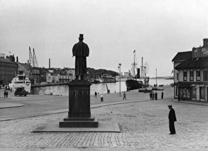 The Harbour in Stavanger - Statue of Alexander Kielland The Harbour in Stavanger - Statue of Alexander Kielland