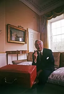 Briefcase Gallery: Harold Wilson with red budget briefcase