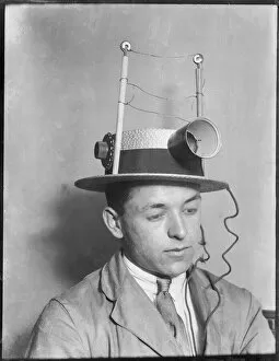 Invention Gallery: Hat Wireless 1930S