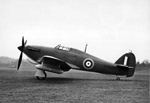 <b class=qtipBold><figcaption>Hawker Hurricane I, V7826</figcaption></b><br>Hawker Hurricane I, V7826. Date:<br><em>© The Royal Aeronautical Society (National Aerospace Library)/Mary Evans Picture Library</em> Hawker Hurricane I, V7826