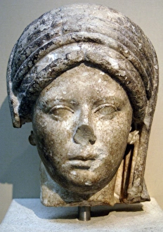 Head of a priestess of the goddess Vesta. 100-20 AD Head of a priestess of the goddess Vesta. 100-20 AD