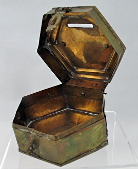 Hexagonal brass money box - Oxford & Bucks Light Infantry Hexagonal brass money box - Oxford & Bucks Light Infantry