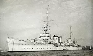 Anchor Gallery: HMS Delhi, British cruiser, Alexandria, WW2