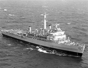 <b class=qtipBold><figcaption>HMS Fearless (L10)</figcaption></b><br>HMS Fearless (L10). Date:<br><em>© The Royal Aeronautical Society (National Aerospace Library)/Mary Evans Picture Library</em> HMS Fearless (L10)