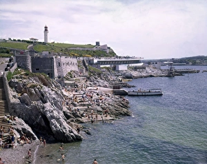 Holidaymakers on the beach, Plymouth Hoe, Devon Holidaymakers on the beach, Plymouth Hoe, Devon