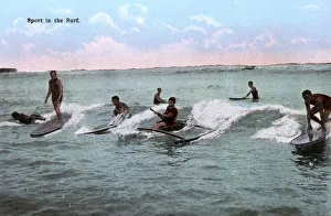 <b class=qtipBold><figcaption>Honolulu, Hawaii, USA - Surfers</figcaption></b><br>Honolulu, Hawaii, USA - Surfers. Date: 1920s<br><em>© Mary Evans / Grenville Collins Postcard Collection</em> Honolulu, Hawaii, USA - Surfers