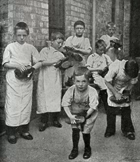 Newland Gallery: Hull Sailors Orphan Homes - Shoe Cleaning