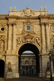 Images Dated 25th August 2007: HUNGARY. BUDAPEST. Royal Palace. Door