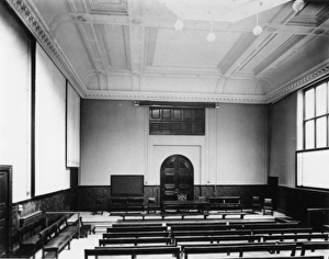 <b class=qtipBold><figcaption>IMechE: lecture hall</figcaption></b><br>IMechE: lecture hall Date:<br><em>© The Institution of Mechanical Engineers/Mary Evans</em> IMechE: lecture hall