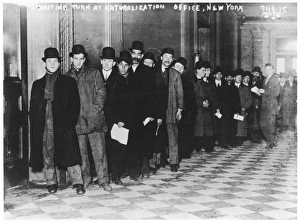 Immigrant Gallery: Immigrants arriving at Ellis Island, New York
