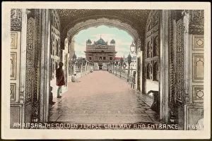 <b class=qtipBold><figcaption>India/Amritsar/Temple</figcaption></b><br>Amritsar: the Golden Temple, gateway and entrance<br><em>© Mary Evans Picture Library 2015 - https://copyrighthub.org/s0/hub1/creation/maryevans/MaryEvansPictureID/10113079</em> India/Amritsar/Temple