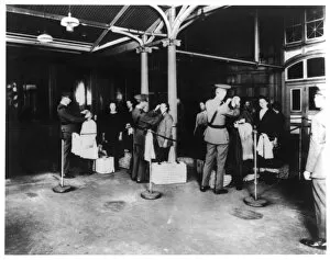 Immigrant Gallery: Inspection of immigrants at Ellis Island, America