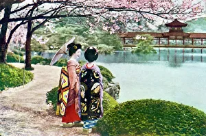 <b class=qtipBold><figcaption>Japan/Kyoto Geishas 1935</figcaption></b><br>Kyoto: geishas at the Heian Shrine Gardens<br><em>© Mary Evans Picture Library</em> Japan/Kyoto Geishas 1935