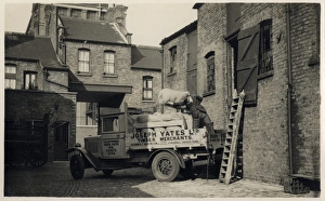 Loads Gallery: Joseph Yates Ltd - 33 Vauxhall Bridge Road
