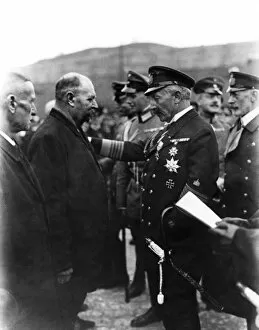 Visit Gallery: Kaiser Wilhelm II at Kiel shipyard, Germany, WW1