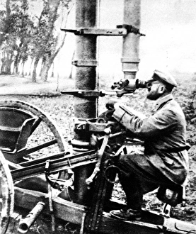 The land periscope: A German staf officer observing with a hyposcope The land periscope: A German staf officer observing with a hyposcope