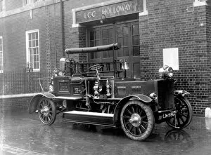 London Fire Brigade Museum Gallery: LCC-LFB Holloway fire station with motorised pump