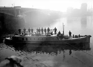 Mist Gallery: LCC-LFB Massey Shaw fireboat at Blackfriars