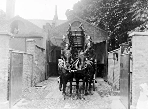 London Fire Brigade Museum Gallery: LCC-MFB Streatham sub-fire station and engine
