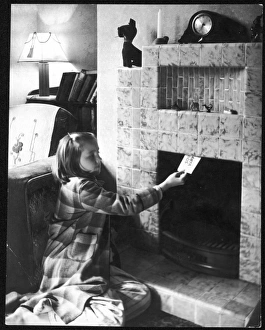 <b class=qtipBold><figcaption>A Letter for Santa Claus</figcaption></b><br>A little girl in her dressing gown, leaves a note up the chimney for Santa Claus on Christmas Eve.<br><em>© Mary Evans Picture Library</em> A Letter for Santa Claus